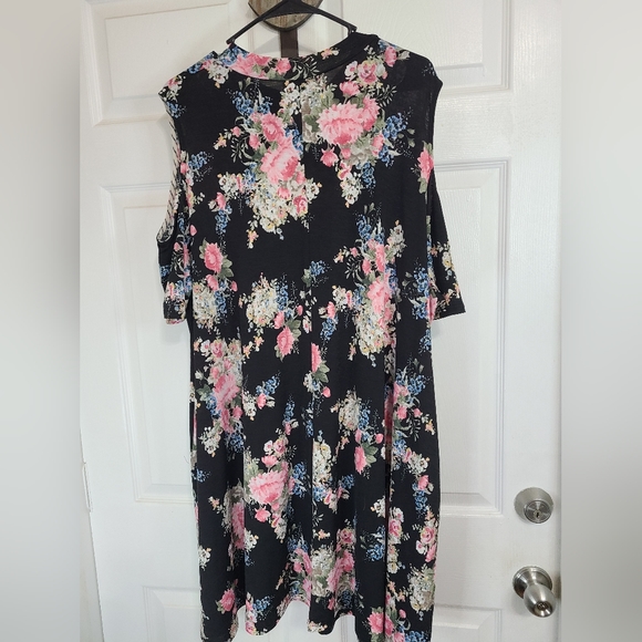 My Story Woman's Long Sleeve Dress, Size: Large Color: Black with Floral Print - Picture 9 of 14